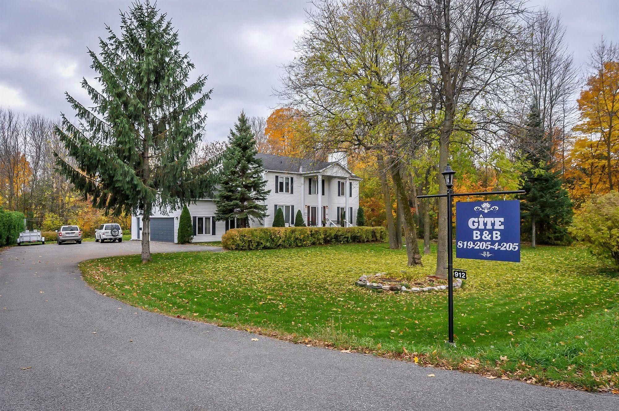A La Villa Rivermead Gatineau Exterior photo