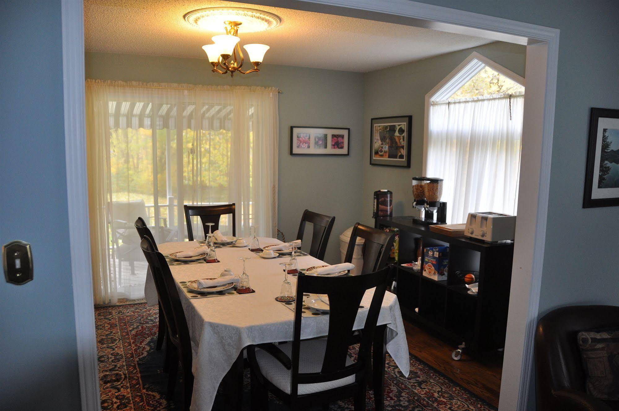 A La Villa Rivermead Gatineau Exterior photo